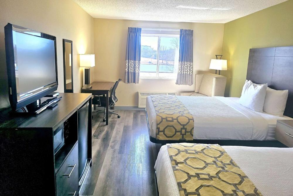Queen Room with Two Queen Beds - Non-Smoking interior